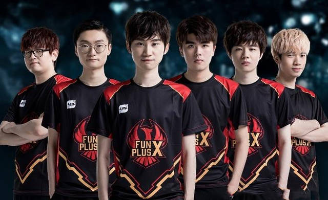 吉马良斯社媒晒与维尼修斯合照：世界最佳.