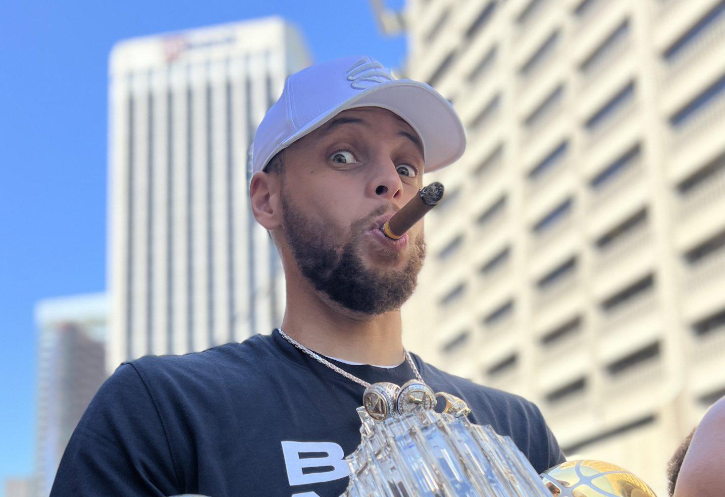 扎金花里的“闷三圈”法则：为什么前三圈不看牌是很多老手的标配？（扎金花“闷三圈”策略：老手为何偏爱前三圈不看牌？）